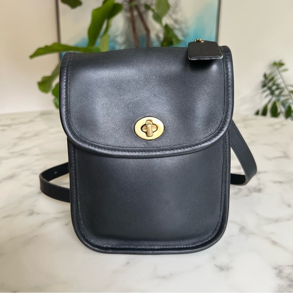 COACH Vintage Small Sidepack Turnlock Crossbody Bag 9978 Black Leather Brass 90s - Picture 1 of 16